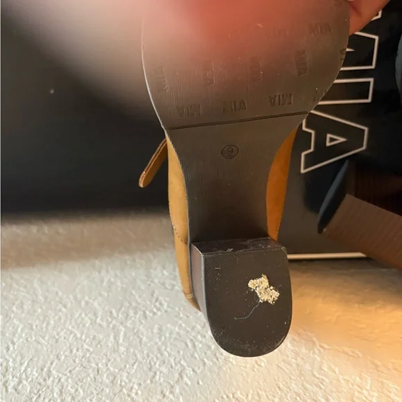 MIA “Susy” Mary Jane Heels Tan - Picture 7 of 7